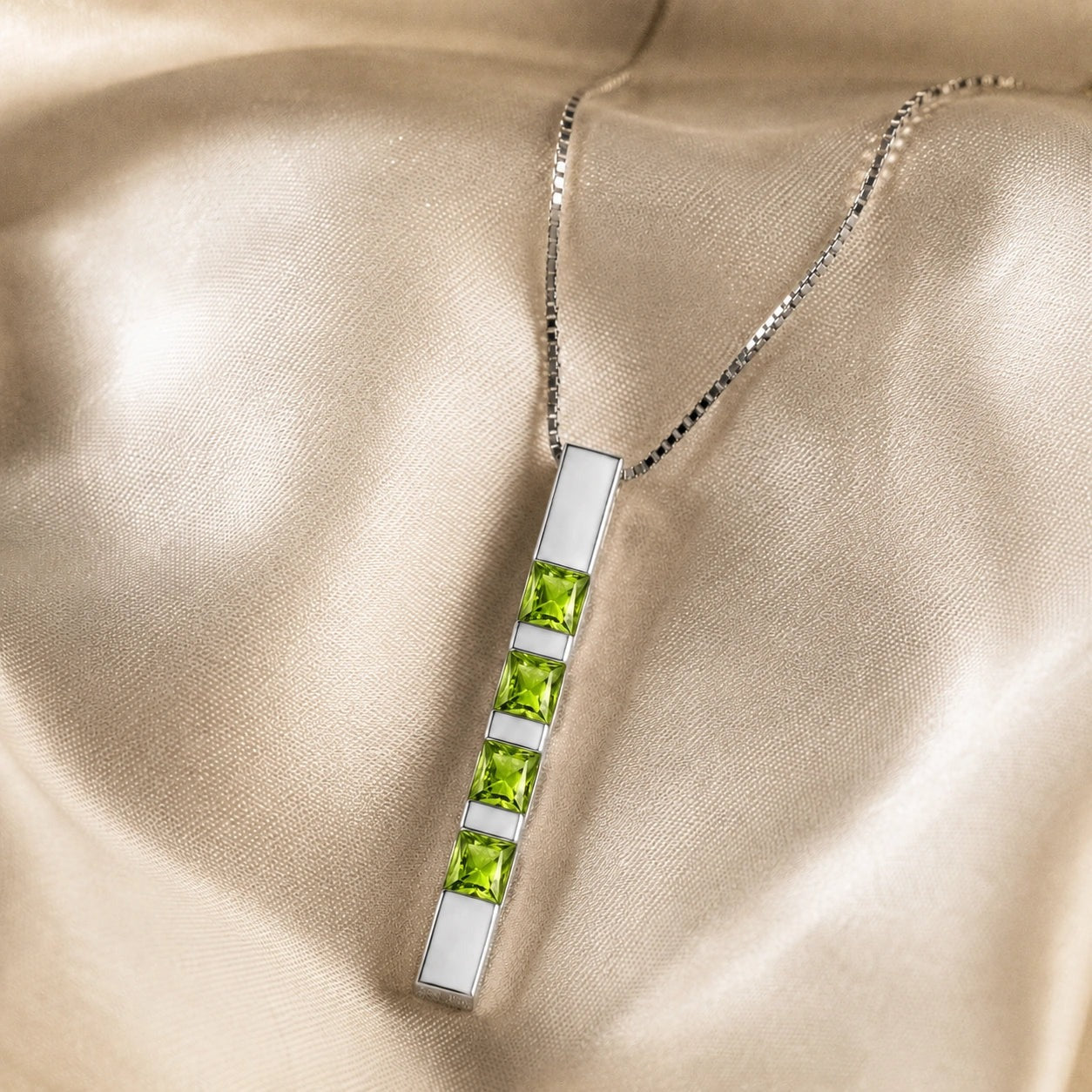 White Gold Eternal Necklace Peridot 10K — Gioconda