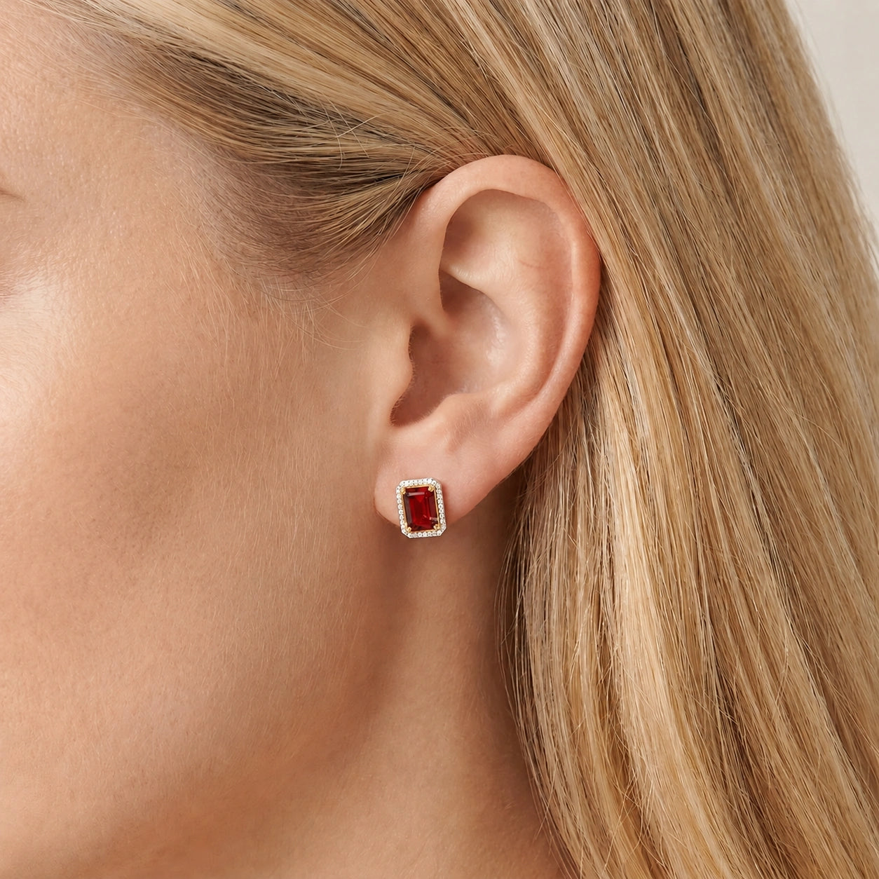 Yellow Gold Earrings Garnet 10K — Melissa