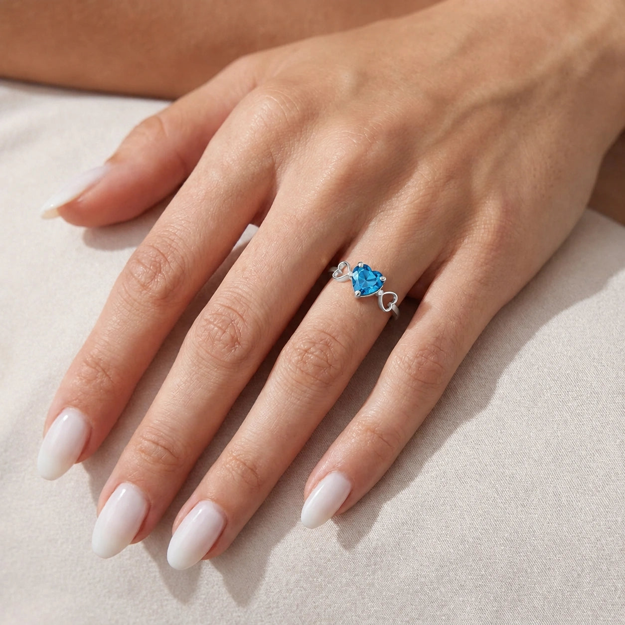 White Gold Diamond & Blue Topaz — Ebe