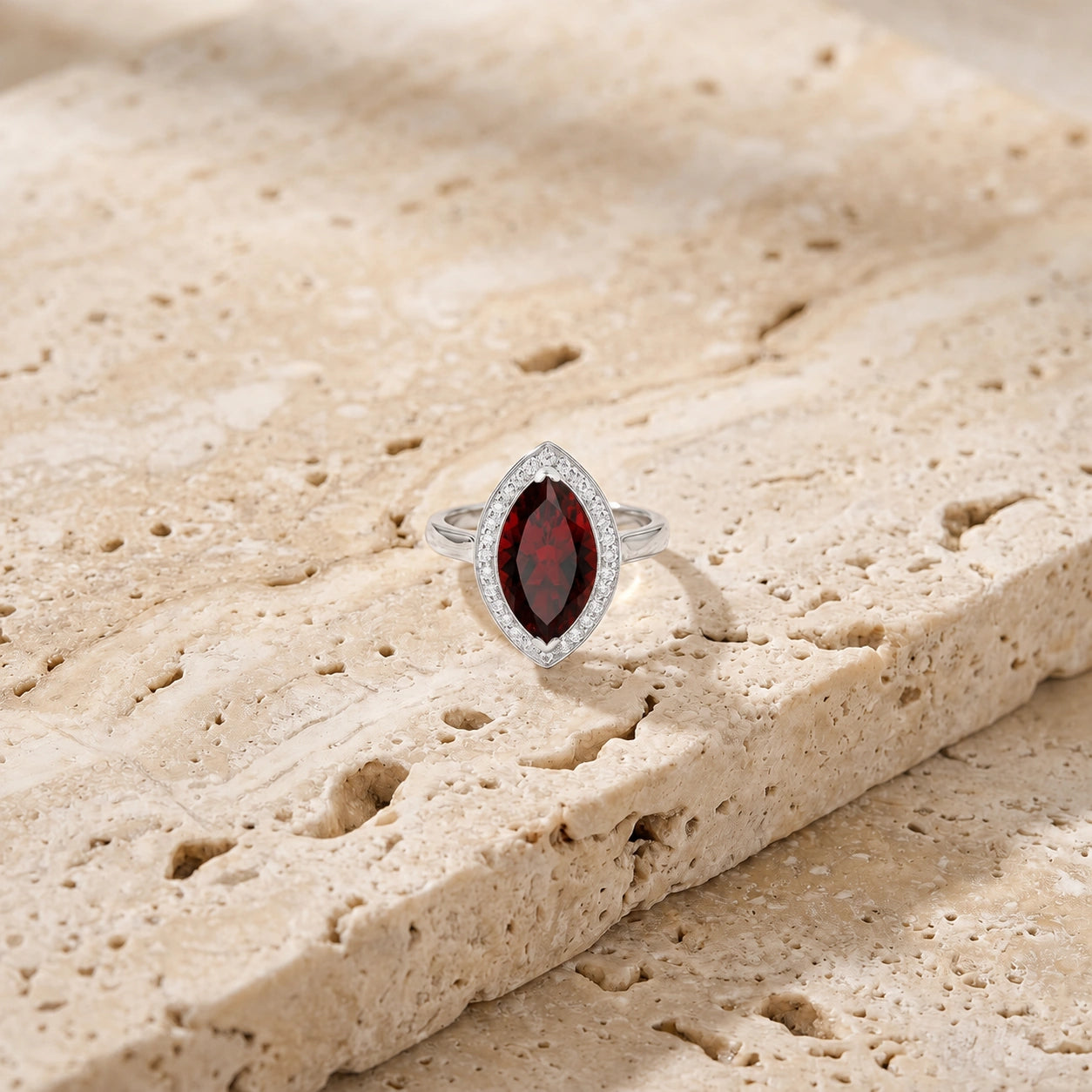 White Gold Ring Garnet 10K — Eliana