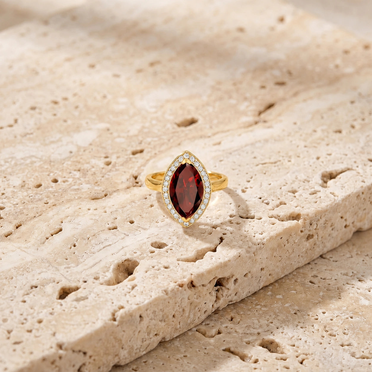 Yellow Gold Ring Garnet 10K — Eliana