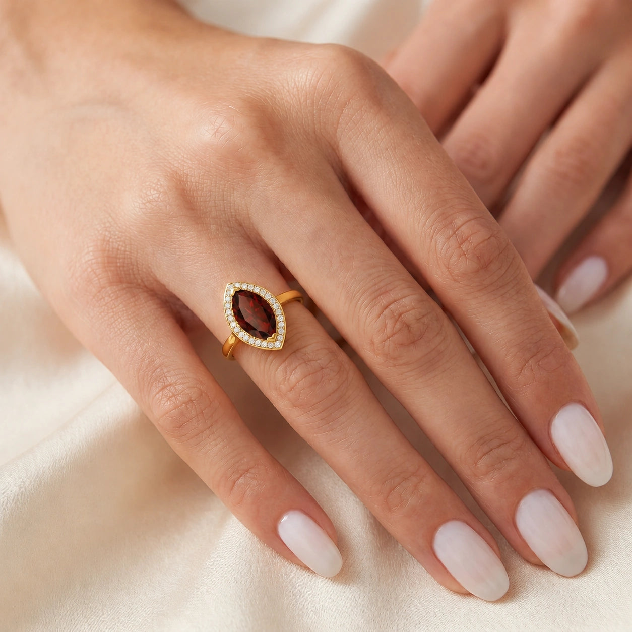 Yellow Gold Ring Garnet 10K — Eliana
