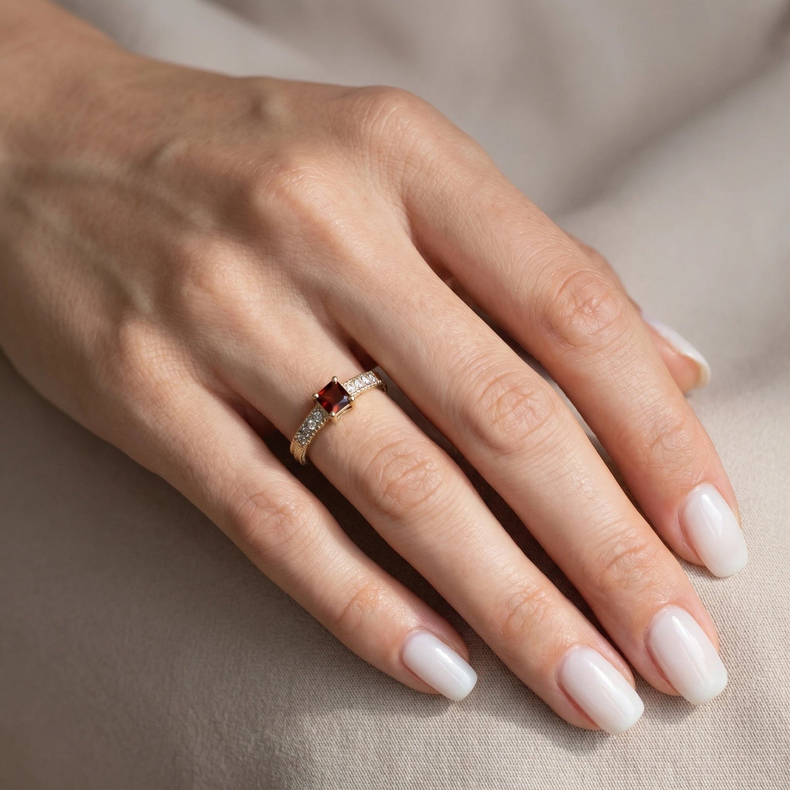 Yellow Gold Ring Garnet 10K — Ginevra