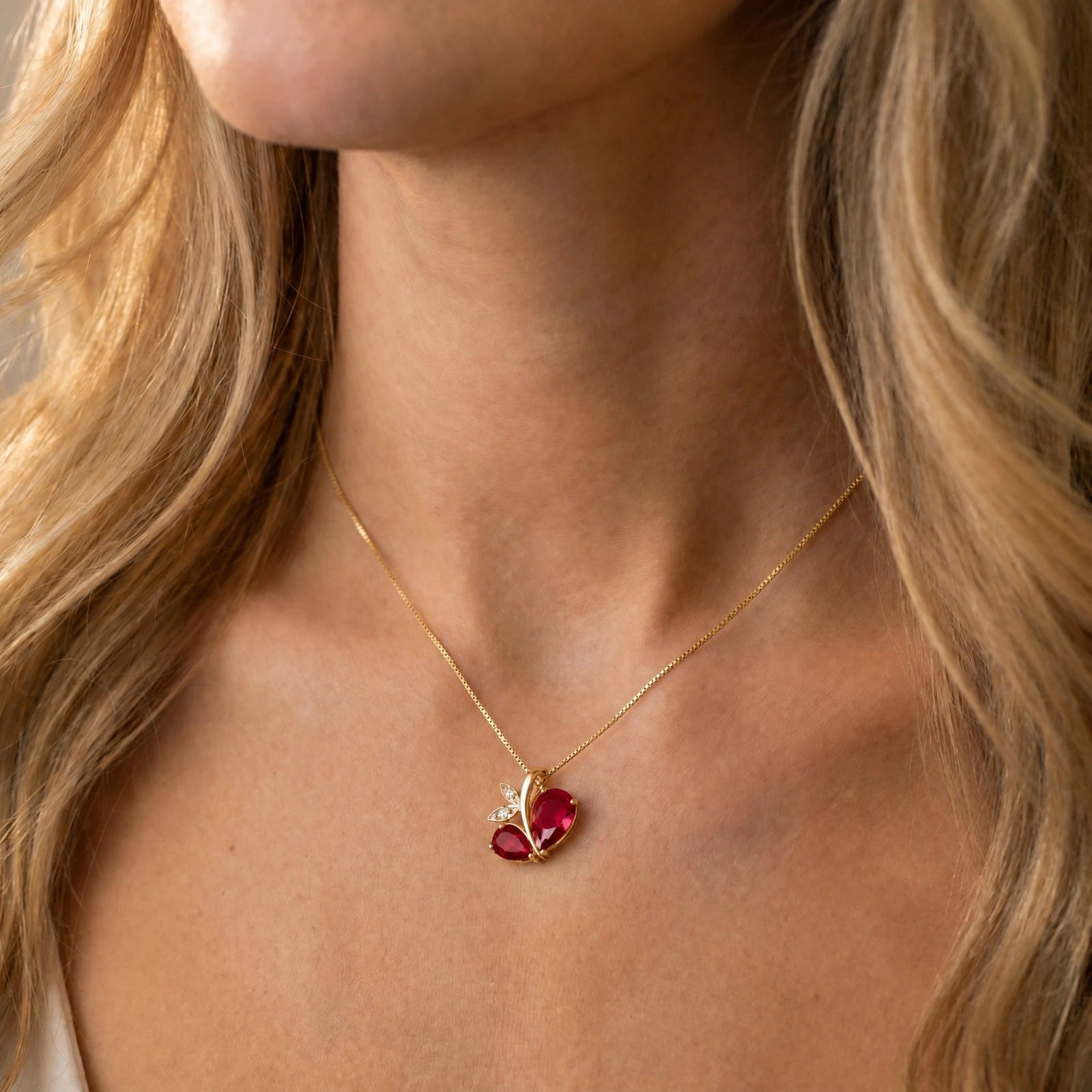 Yellow Gold Pendant Necklace Diamond 10K — Adelaide