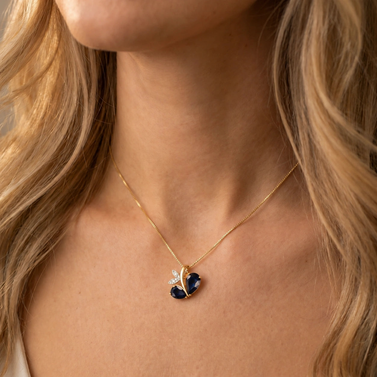 Yellow Gold Pendant Necklace Garnet 10K — Adelaide