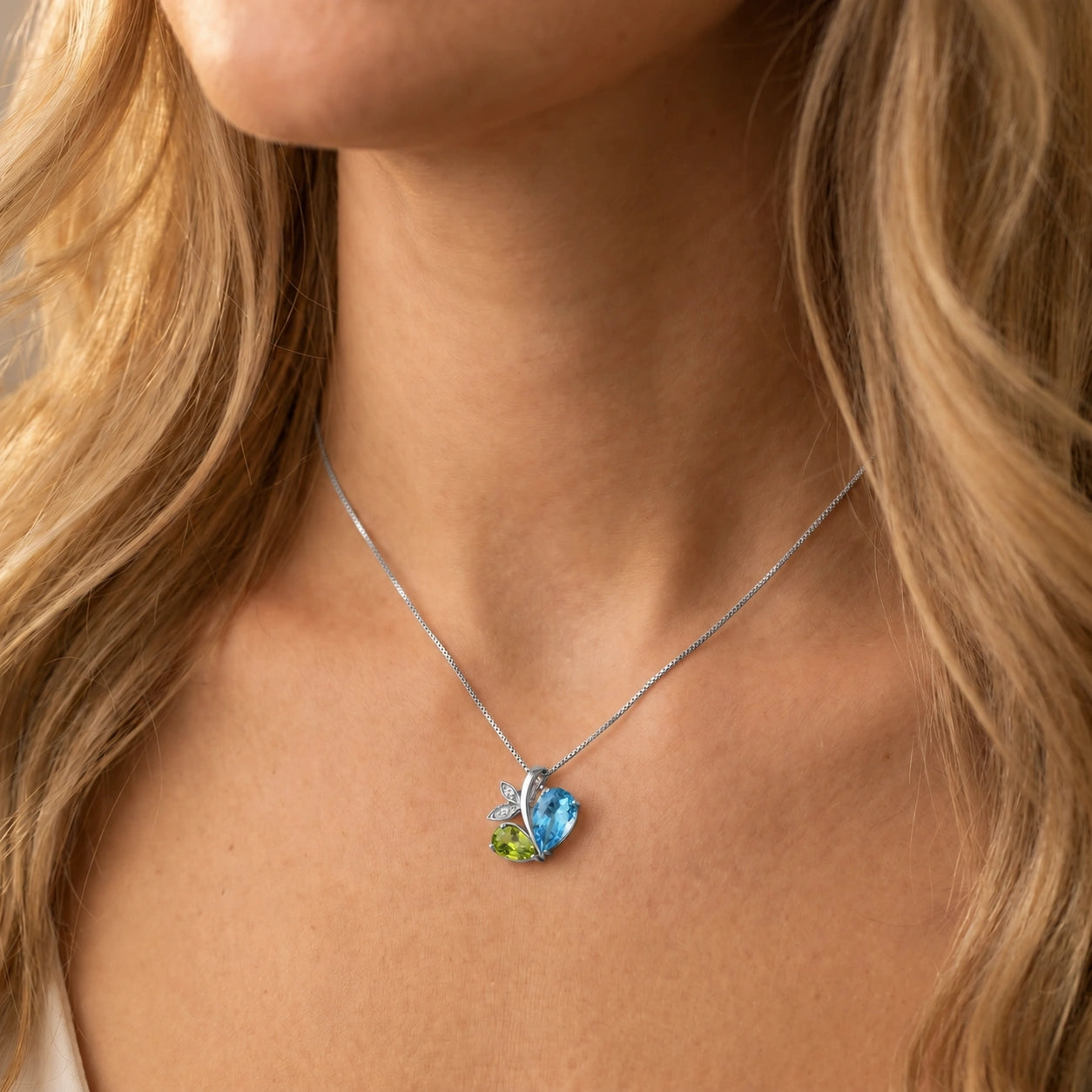 White Gold Pendant Necklace Sapphire 10K — Adelaide