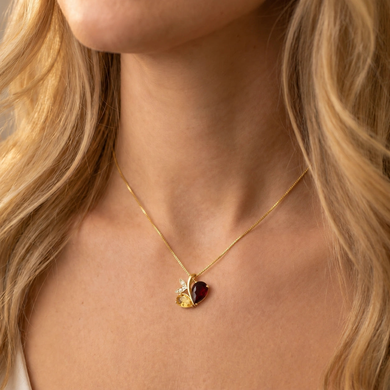 Yellow Gold Pendant Necklace Sapphire 10K — Adelaide