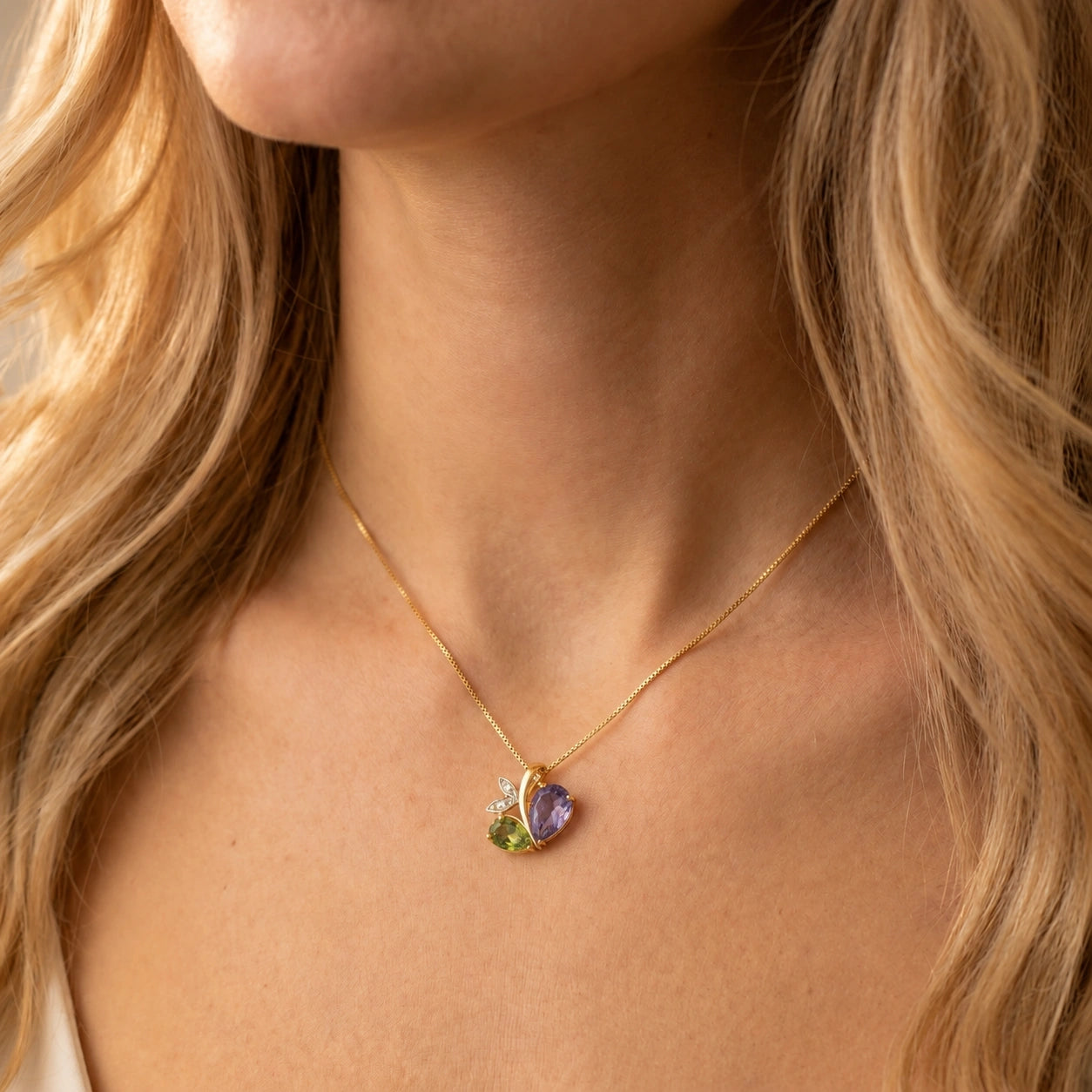 Yellow Gold Pendant Necklace Sapphire 10K — Adelaide
