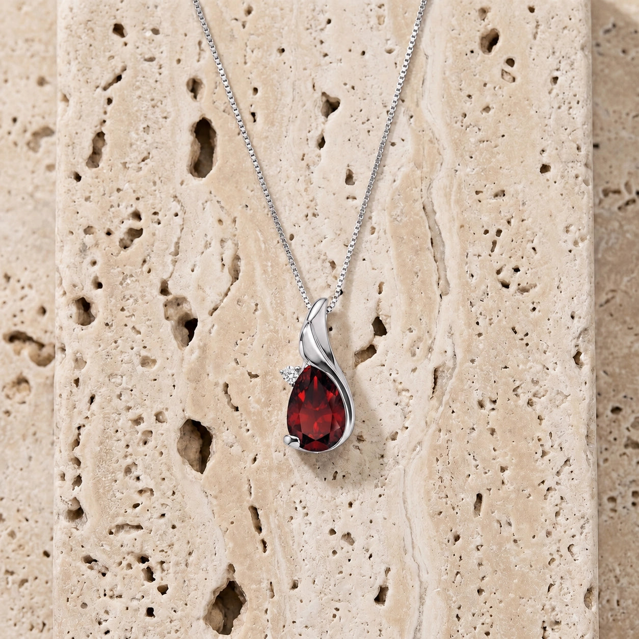 White Gold Garnet & Diamond — Narcisa