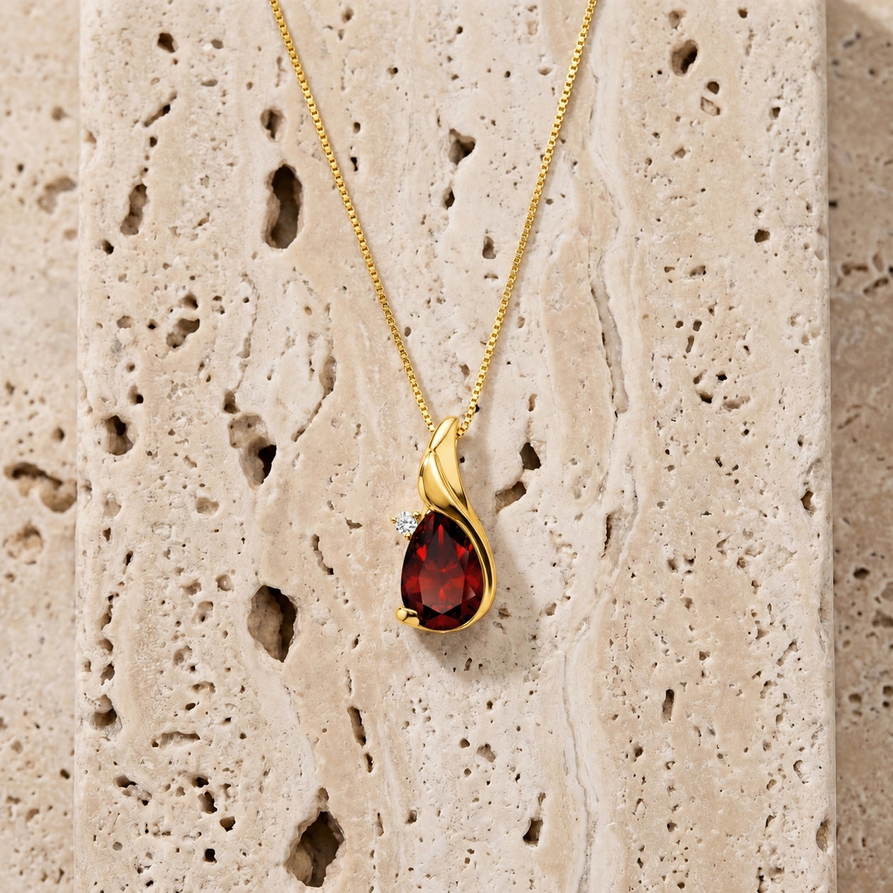 Yellow Gold Garnet & Diamond — Narcisa