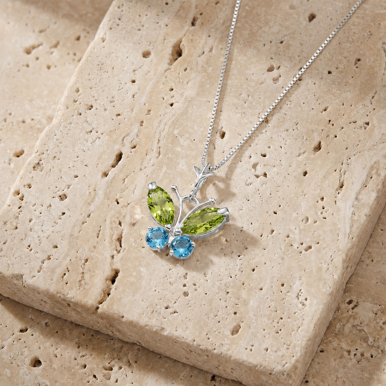 White Gold Eternal Necklace Peridot 10K — Miranda