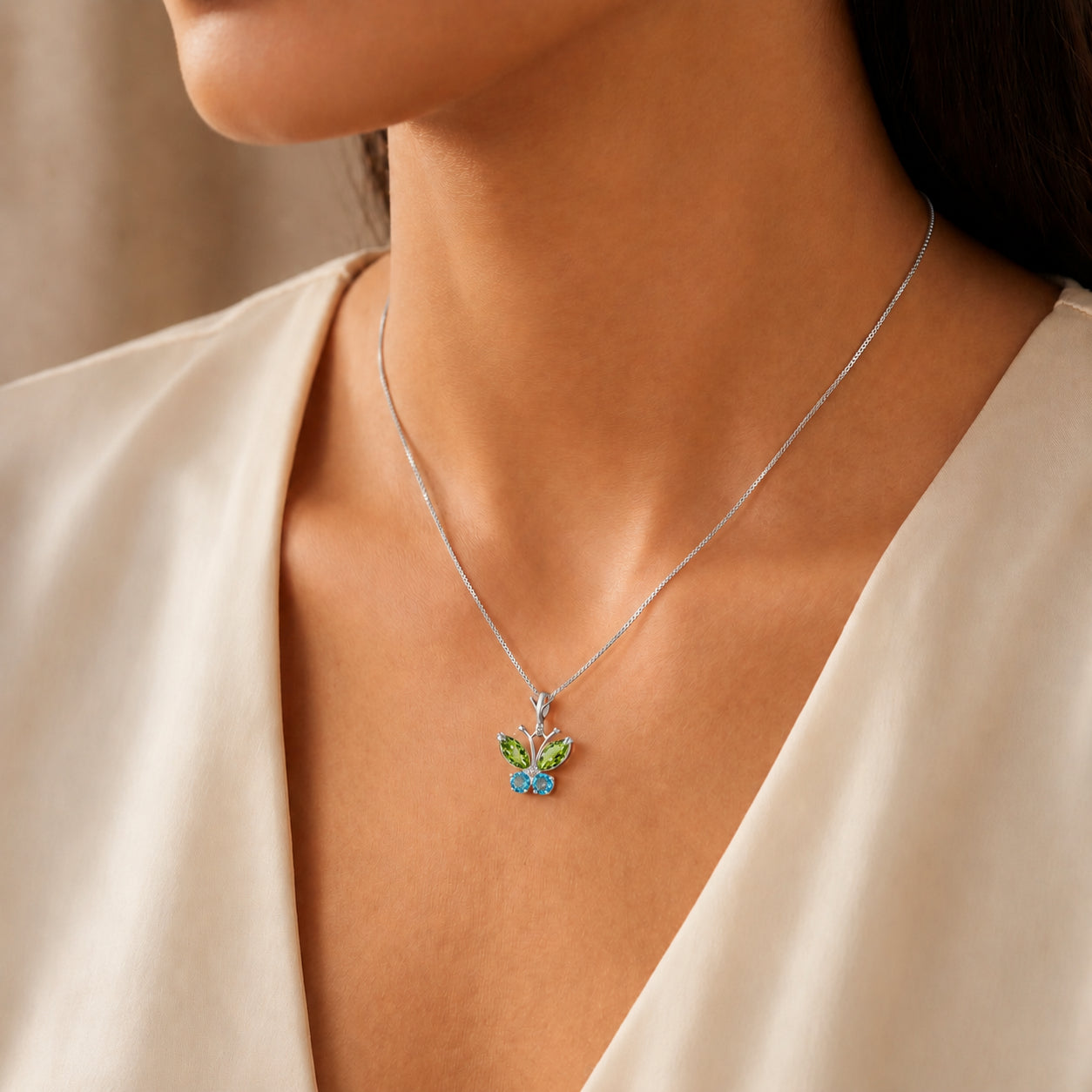 White Gold Eternal Necklace Peridot 10K — Miranda
