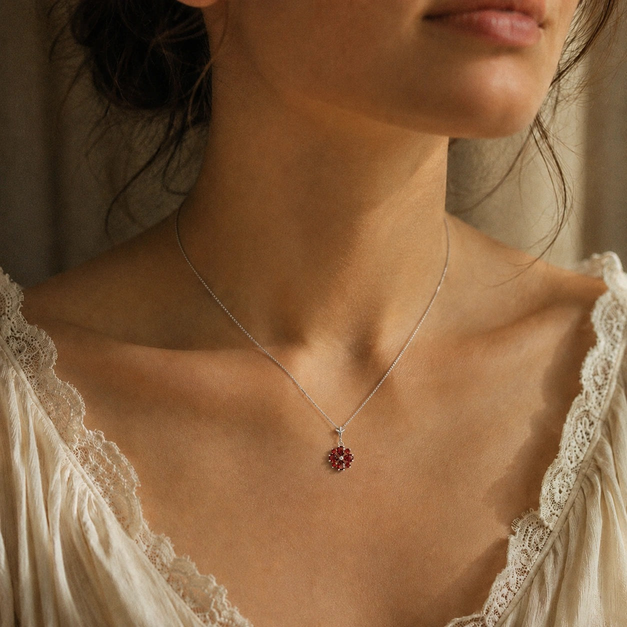 White Gold Petal Necklace Peridot 10K — Bibiana