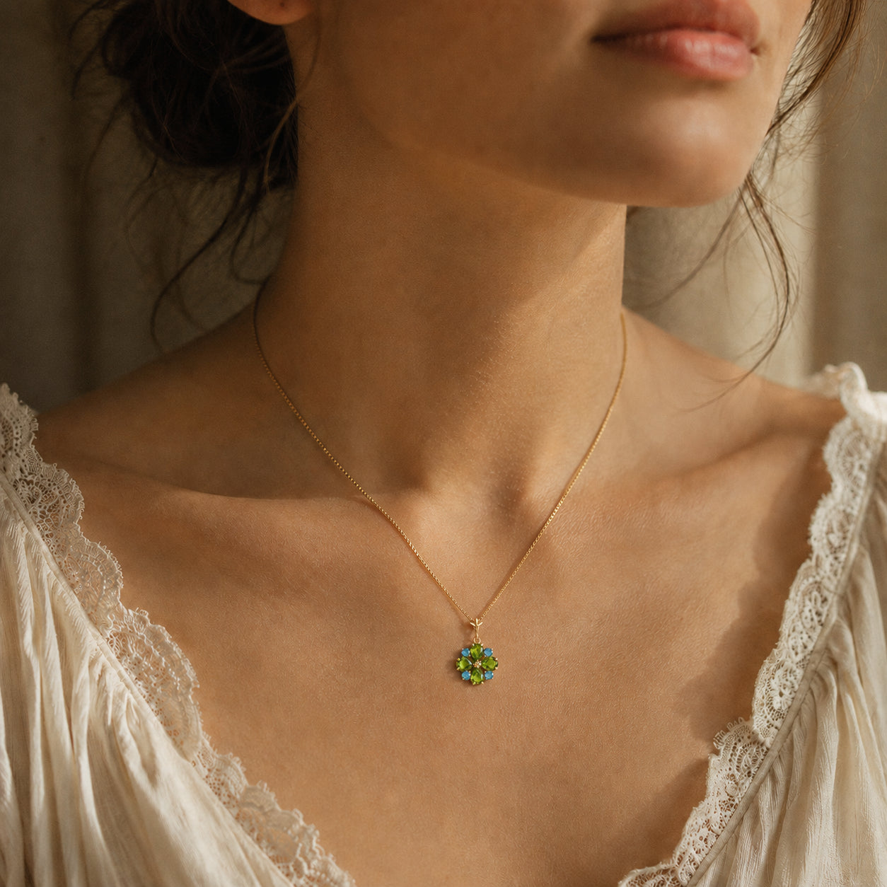 Yellow Gold Petal Necklace Peridot 10K — Bibiana
