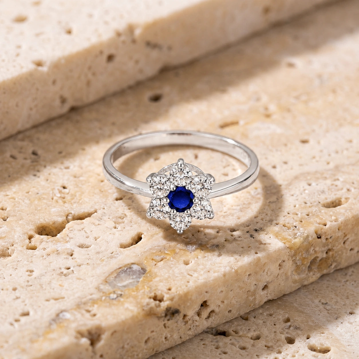 White Gold Ring Sapphire 10K — Novella