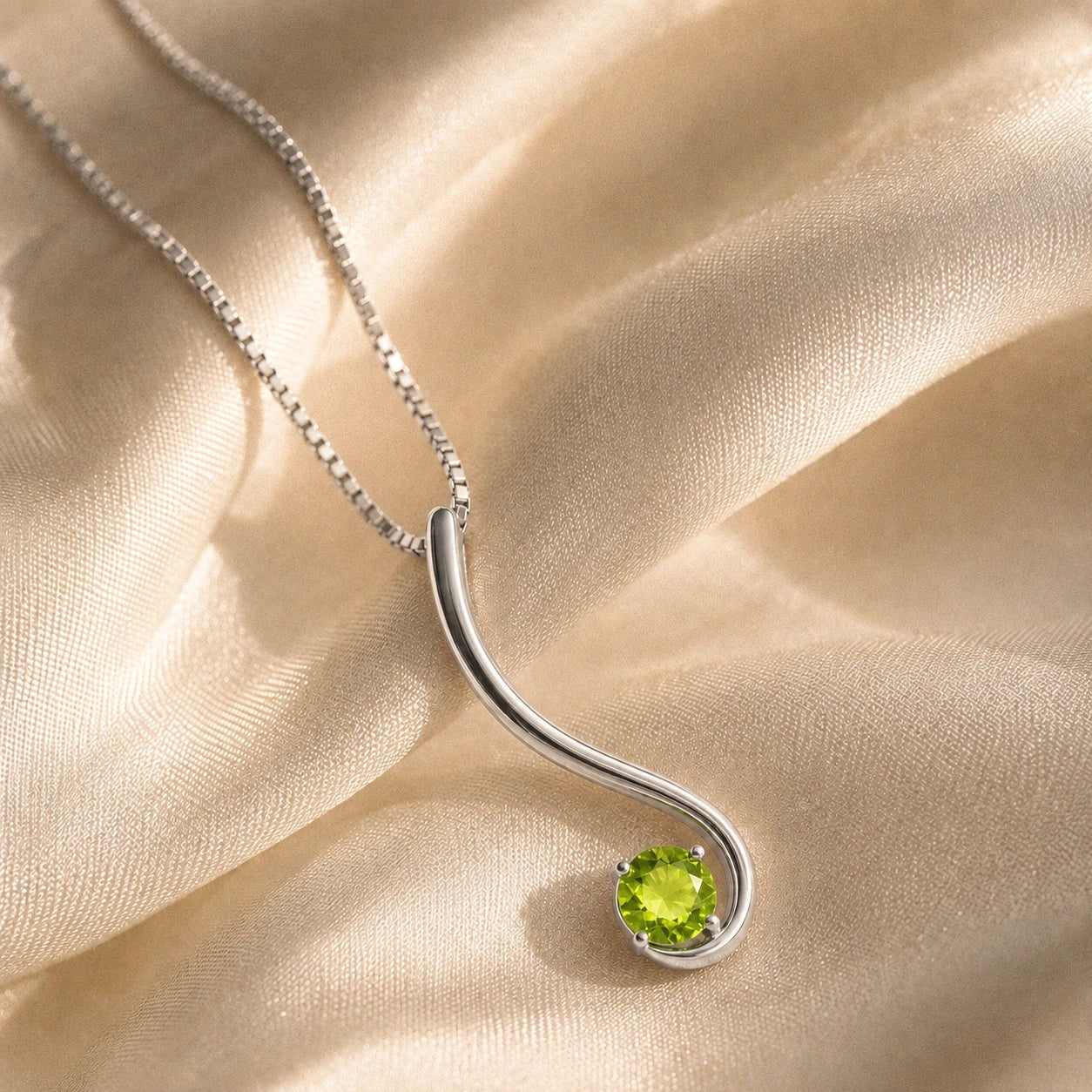 White Gold Aura Necklace Peridot 10K — Clementina