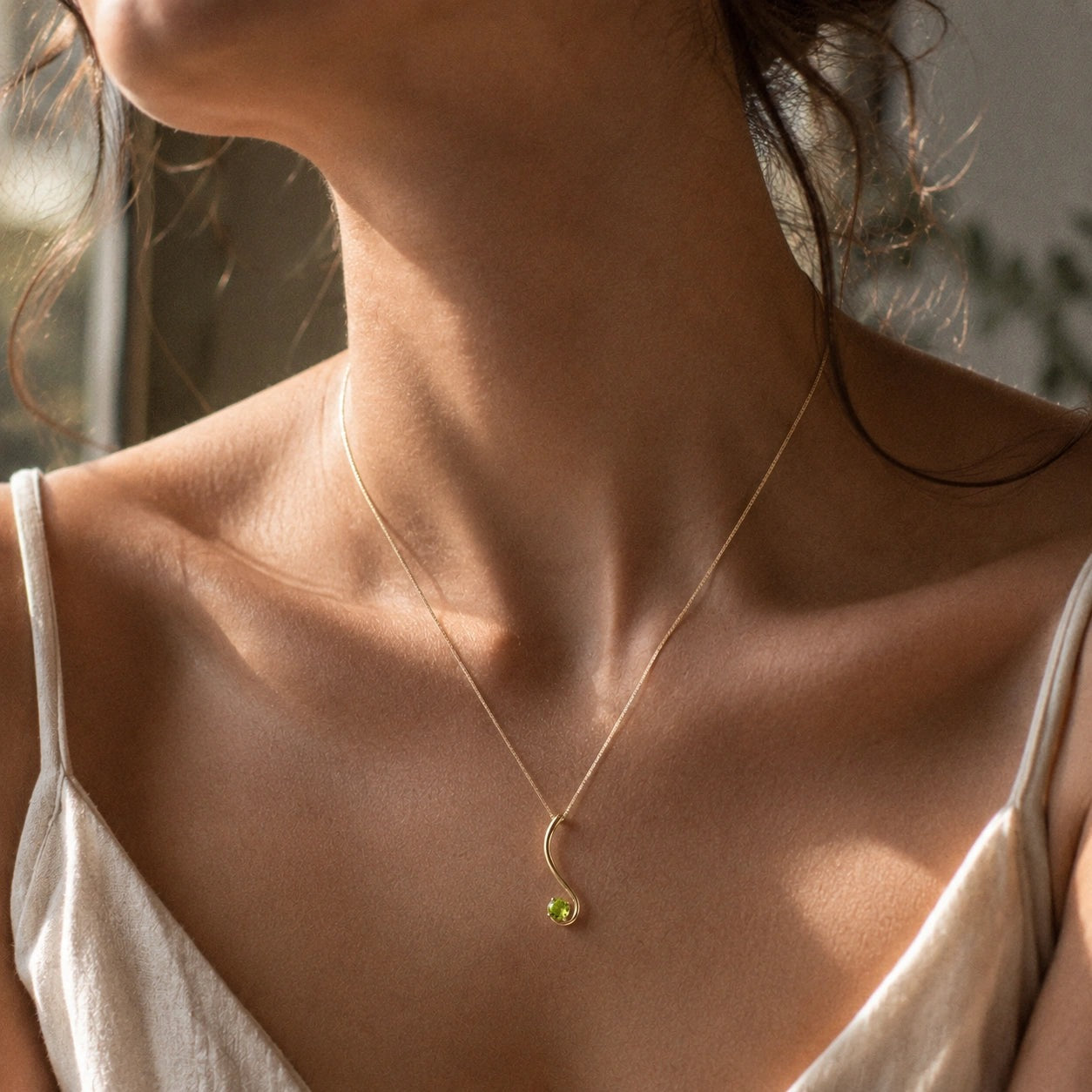 Yellow Gold Aura Necklace Peridot 10K — Clementina