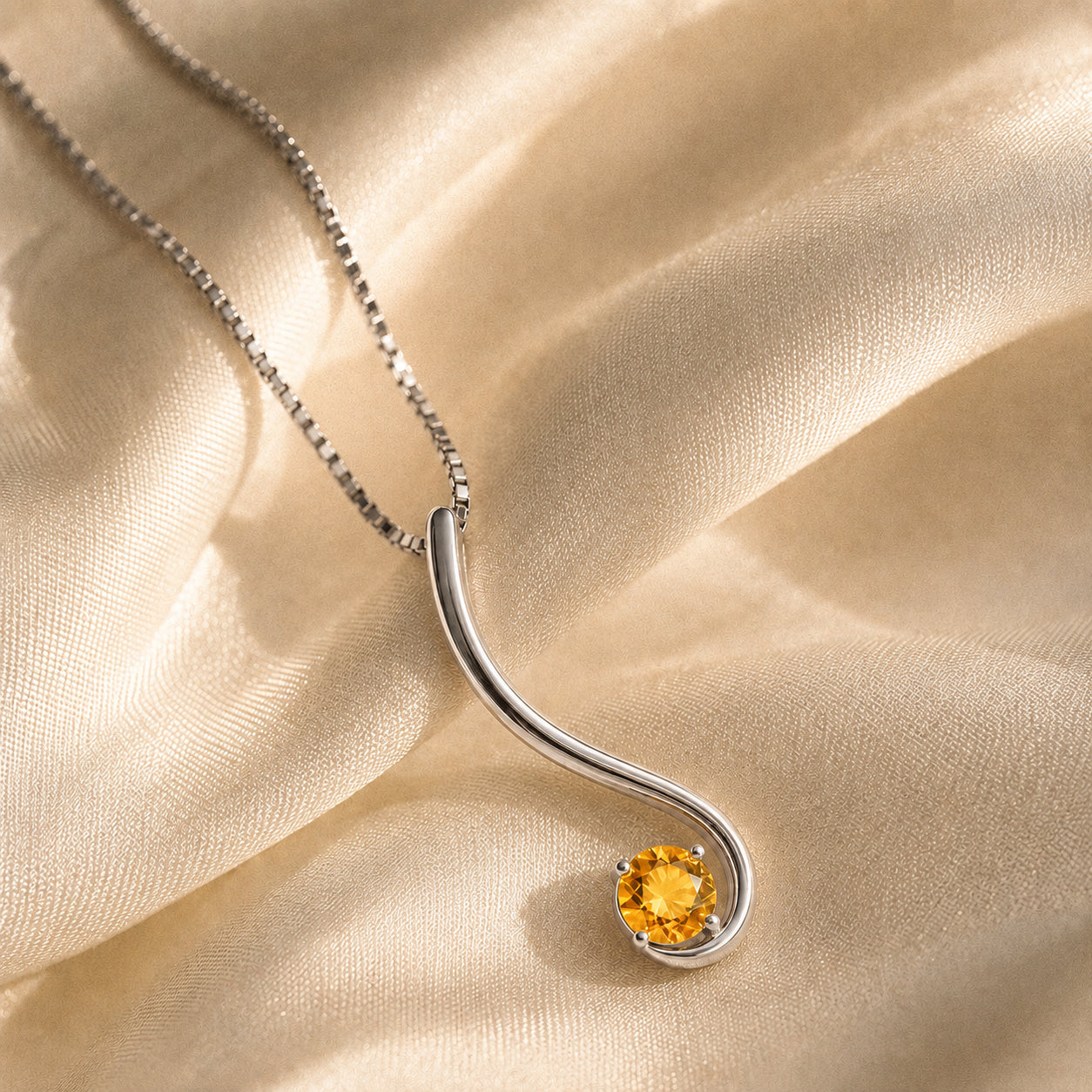 White Gold Aura Necklace Emerald 10K — Clementina