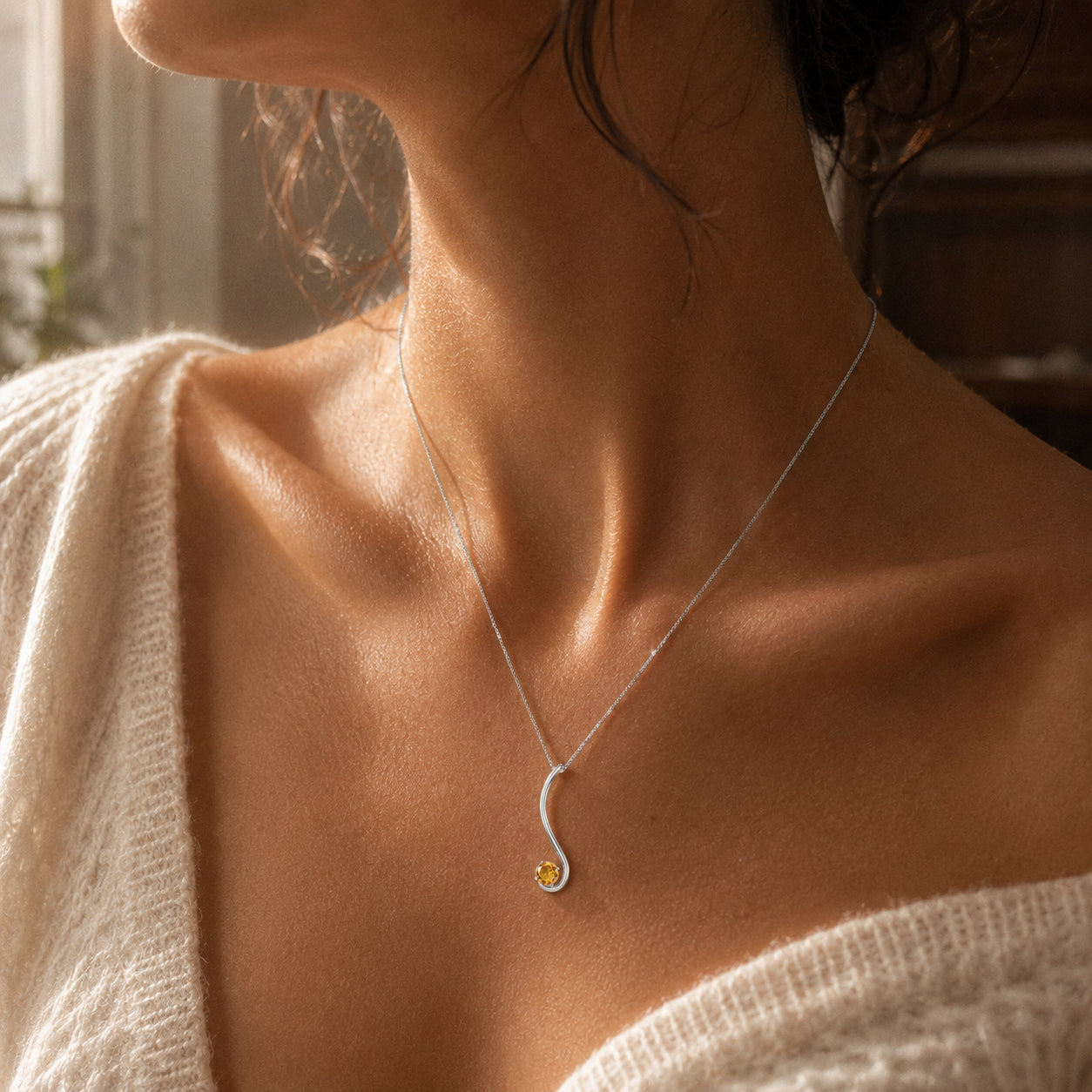 White Gold Aura Necklace Emerald 10K — Clementina