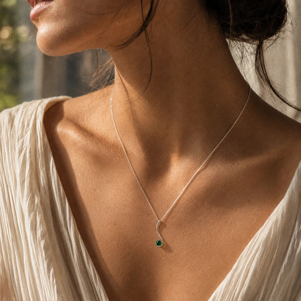 White Gold Aura Necklace Emerald 10K — Clementina