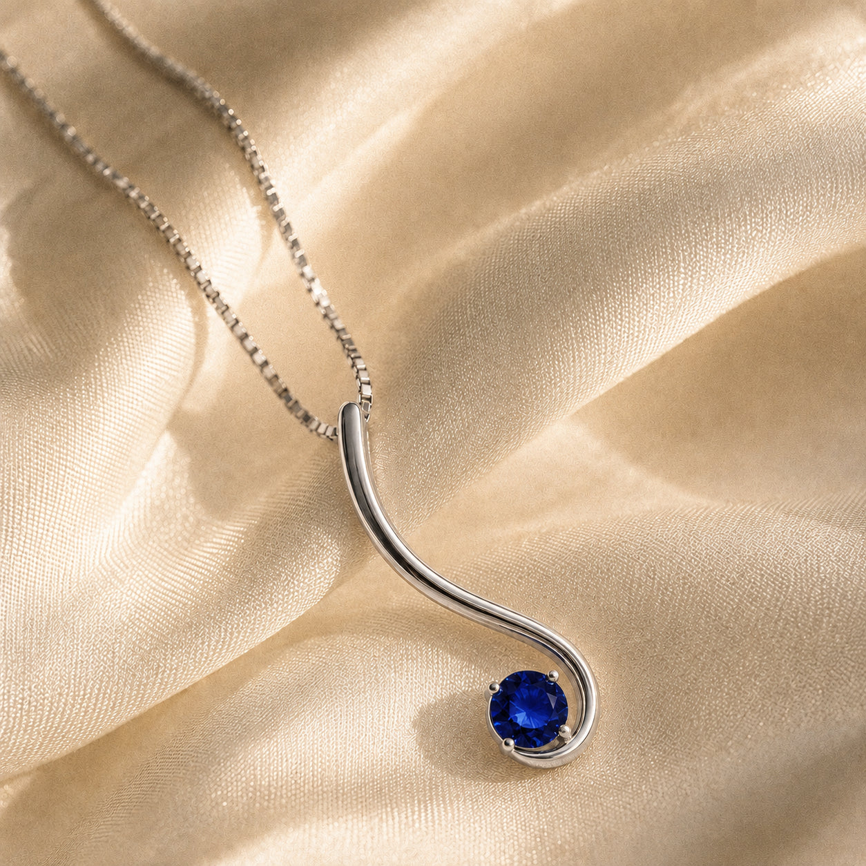 White Gold Aura Necklace Garnet 10K — Clementina