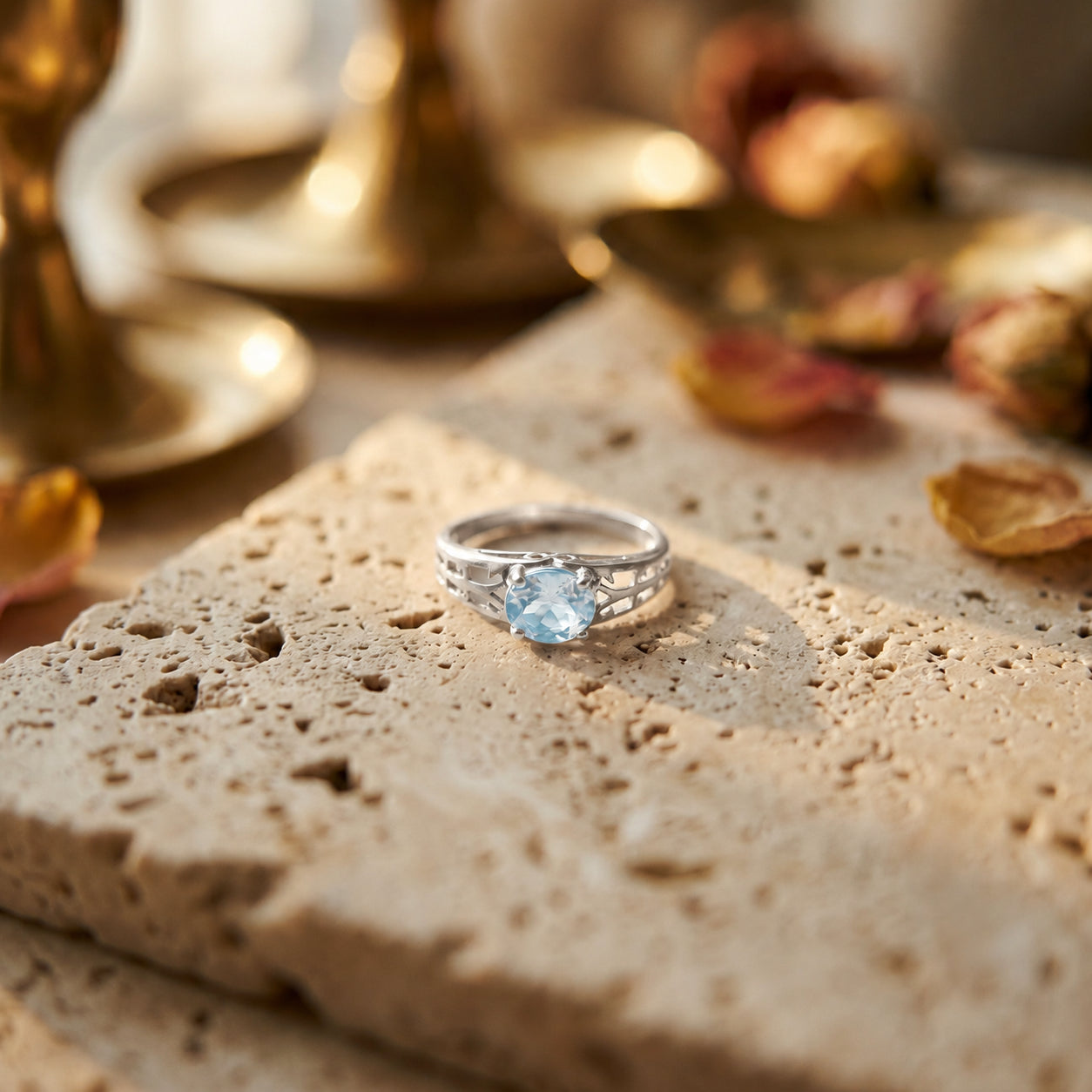 White Gold Grace Ring Blue Topaz 10K — Nilde