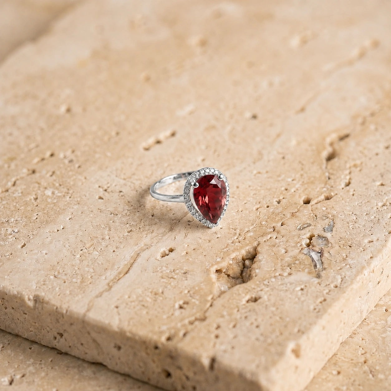 White Gold Celeste Ring Garnet 10K — Cosima