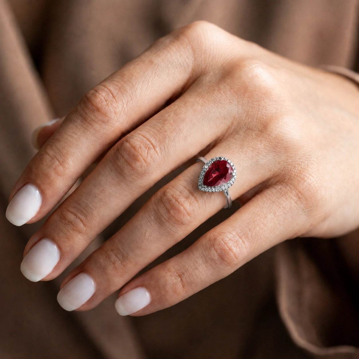White Gold Celeste Ring Garnet 10K — Cosima