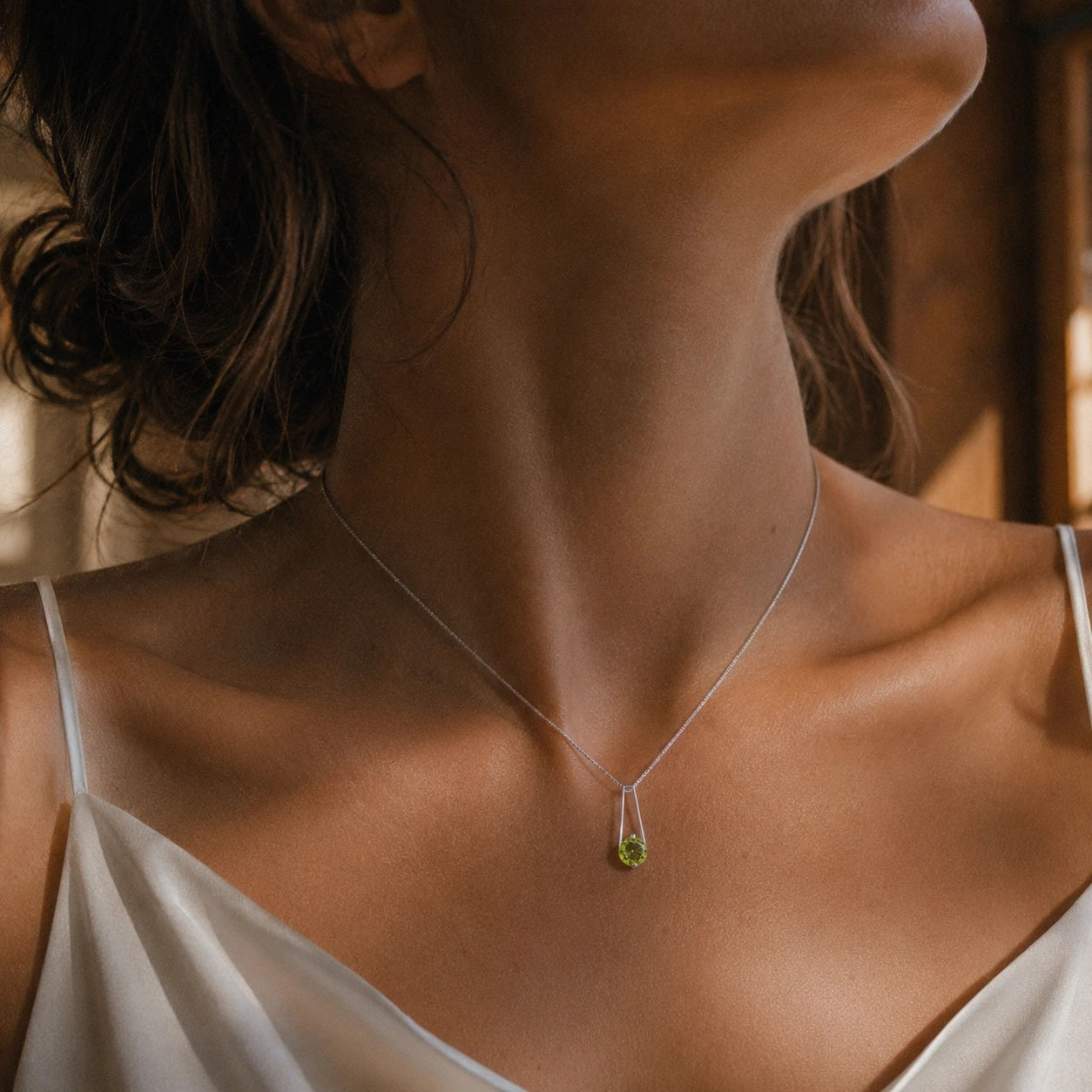 White Gold Bloom Necklace Peridot 10K — Bruna