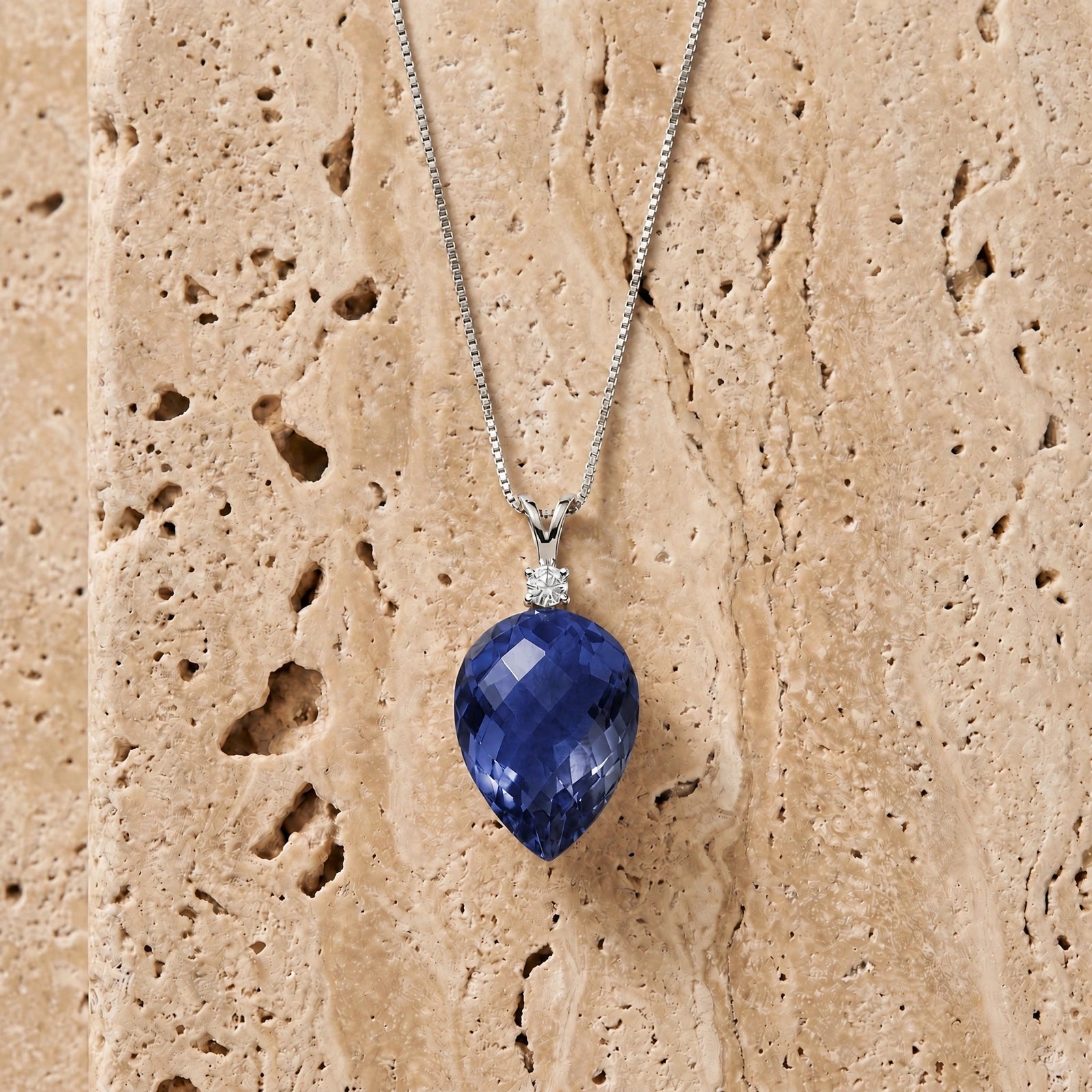 White Gold Pendant Necklace Emerald 10K — Ornella