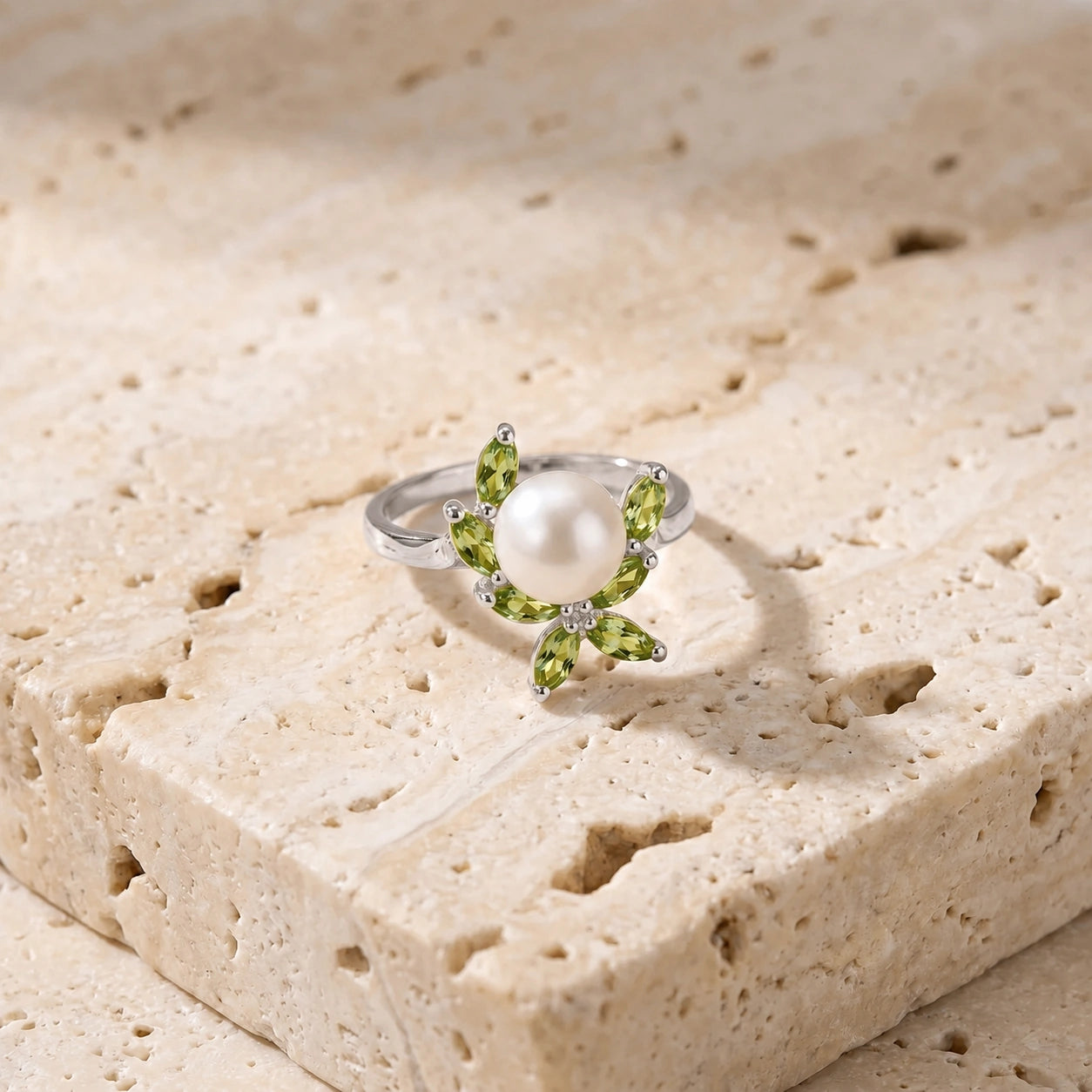 White Gold Pearl & Peridot — Orsola