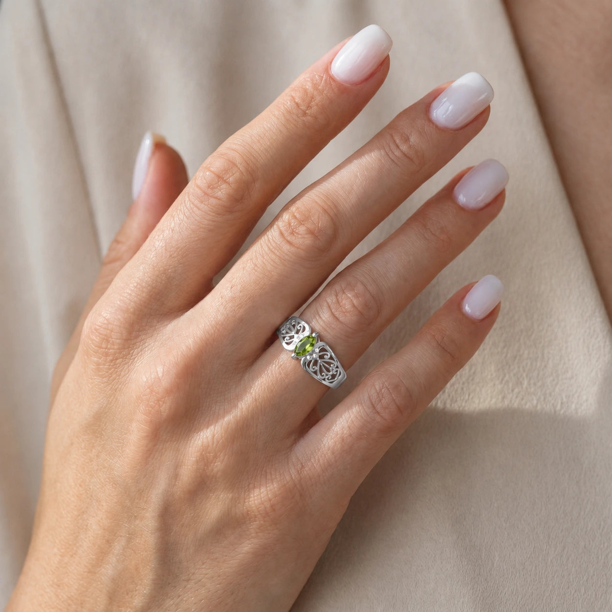 White Gold Petal Ring Peridot 10K — Penelope