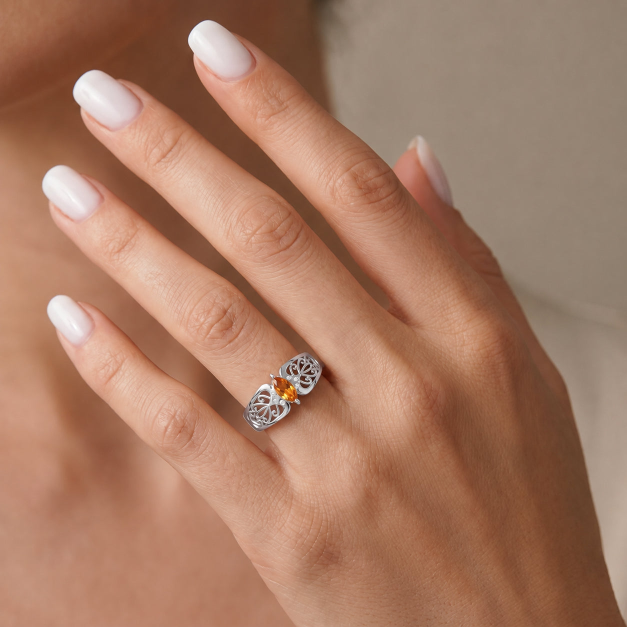 White Gold Petal Ring Peridot 10K — Penelope