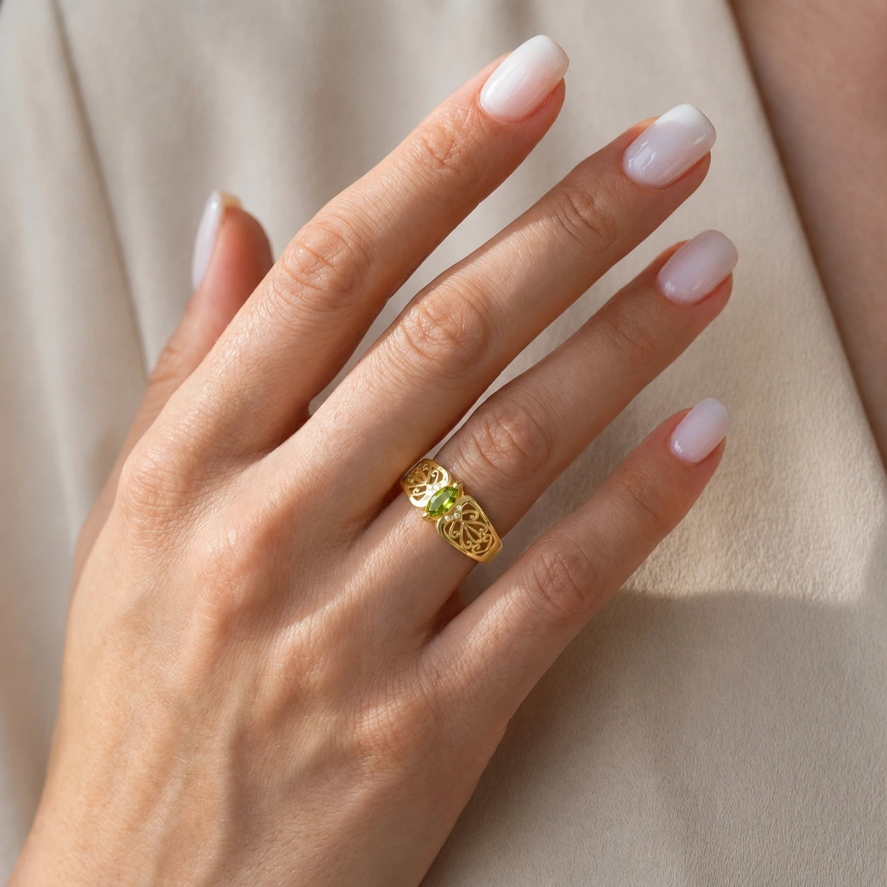 Yellow Gold Petal Ring Peridot 10K — Penelope