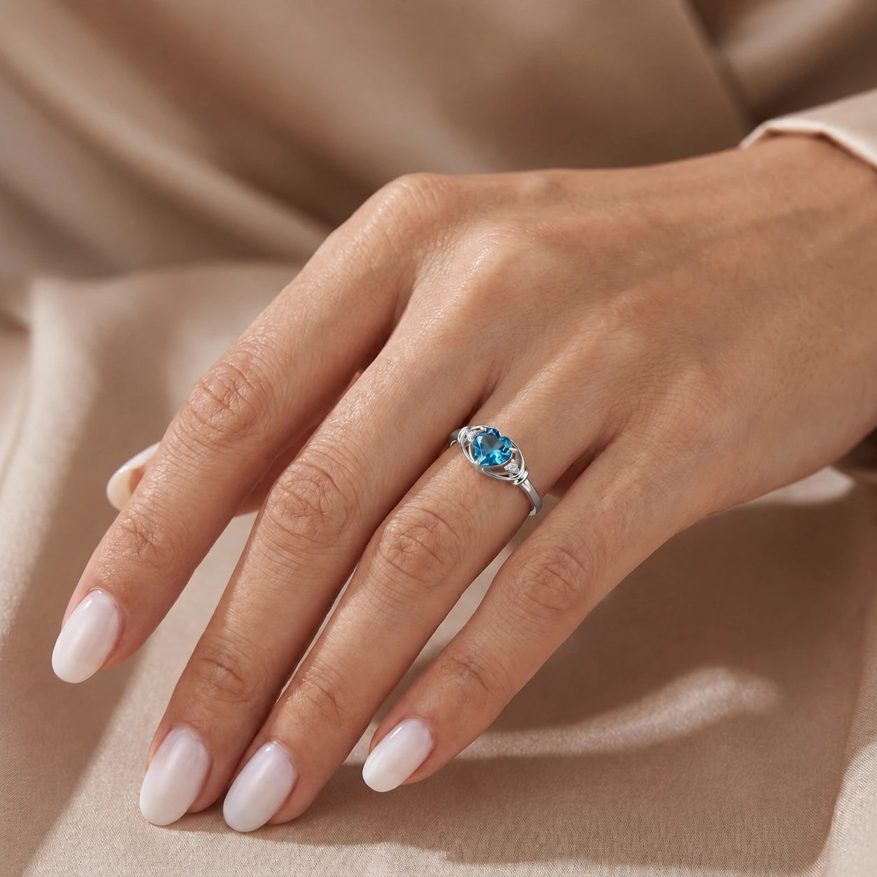 White Gold Belle Ring Blue Topaz 10K — Pierina