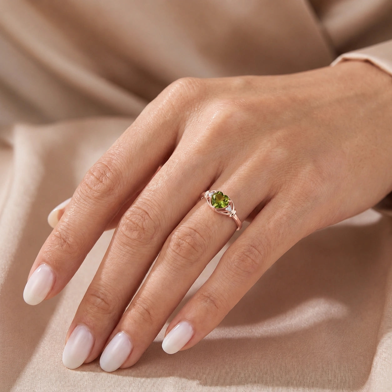 Rose Gold Belle Ring Peridot 10K — Pierina