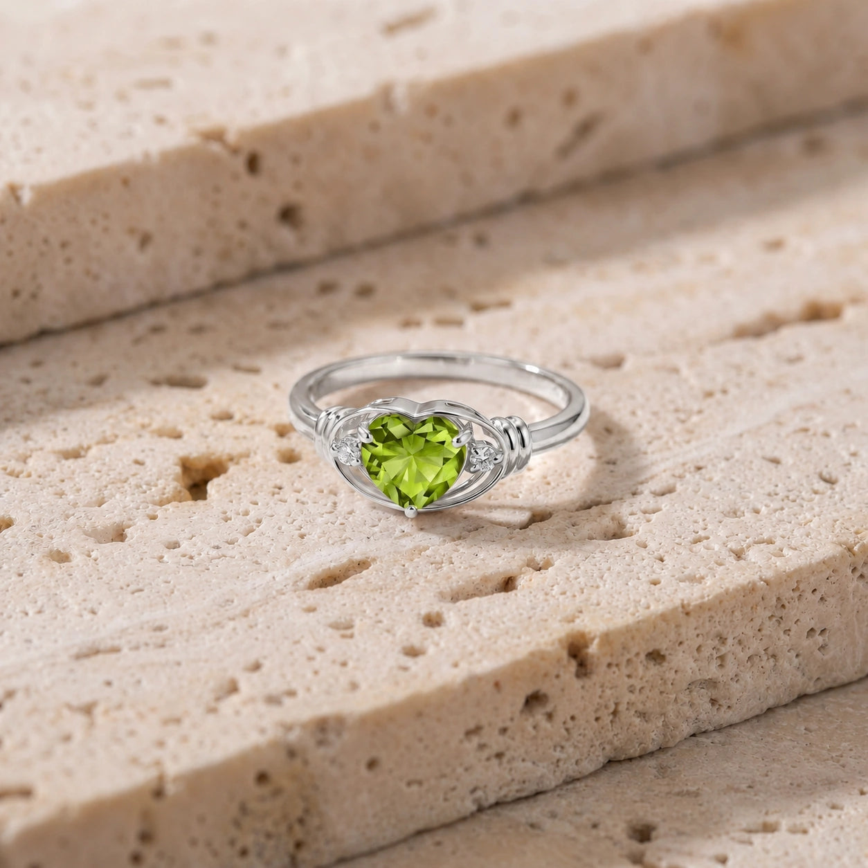 White Gold Belle Ring Peridot 10K — Pierina