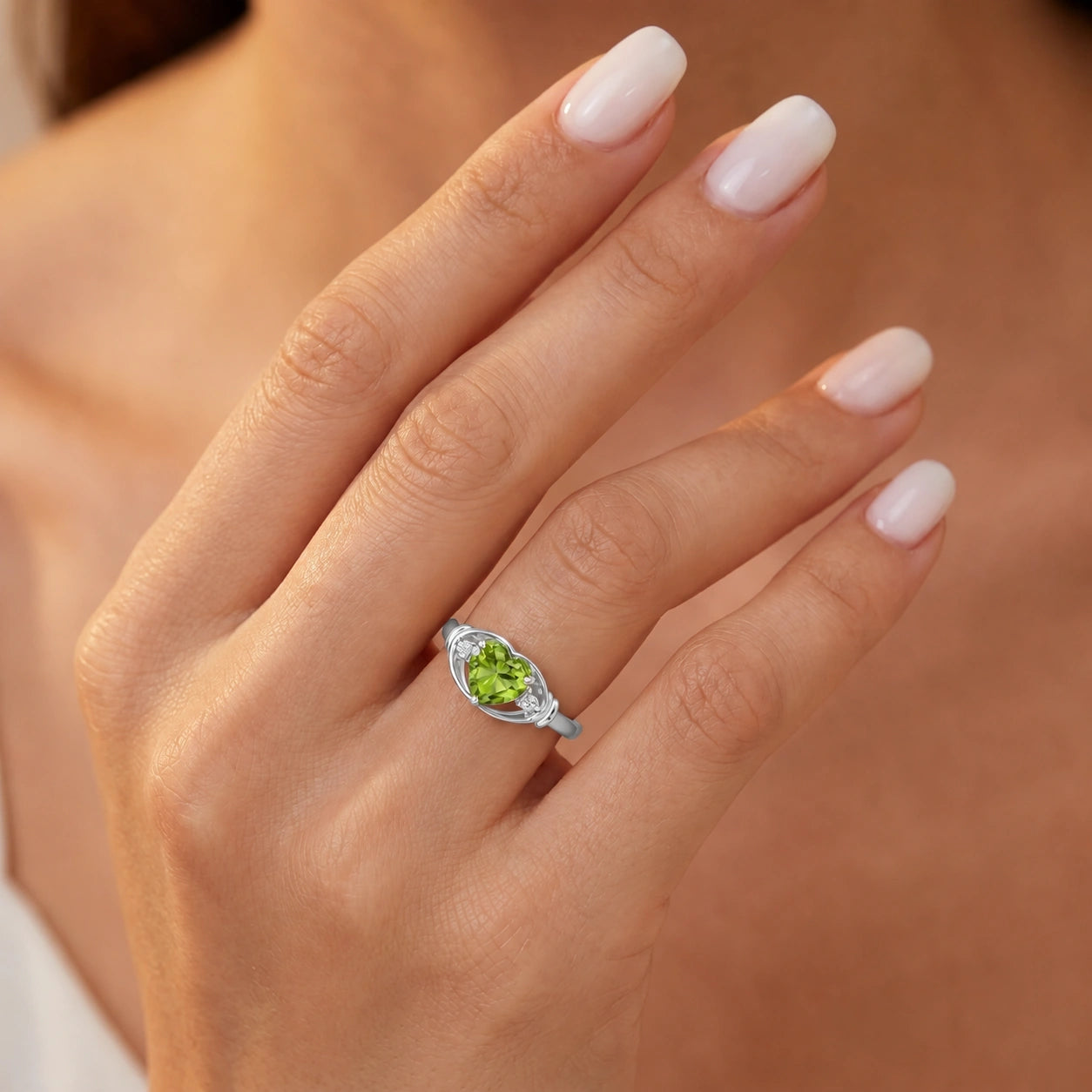 White Gold Diamond & Peridot — Ortensia