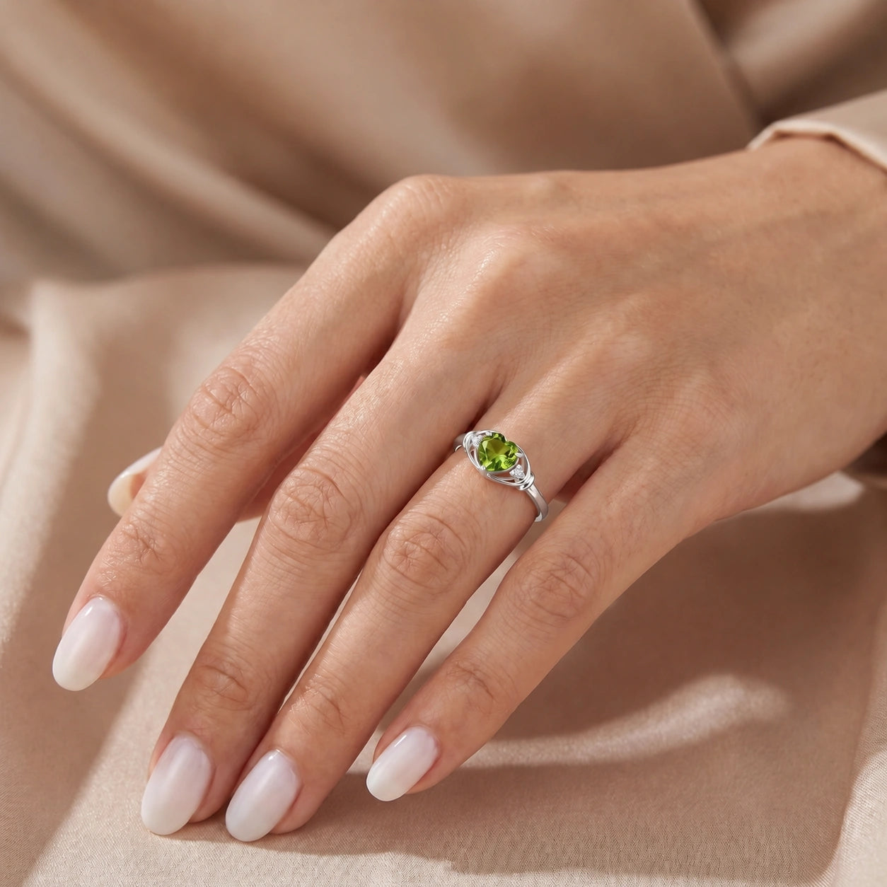 White Gold Diamond & Peridot — Ortensia