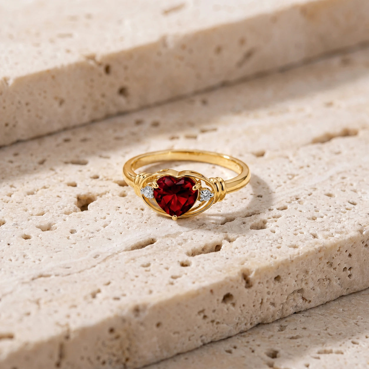 Yellow Gold Belle Ring Garnet 10K — Pierina