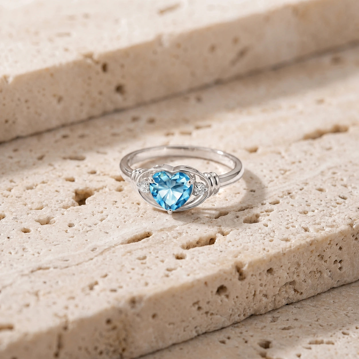 White Gold Belle Ring Aquamarine 10K — Pierina