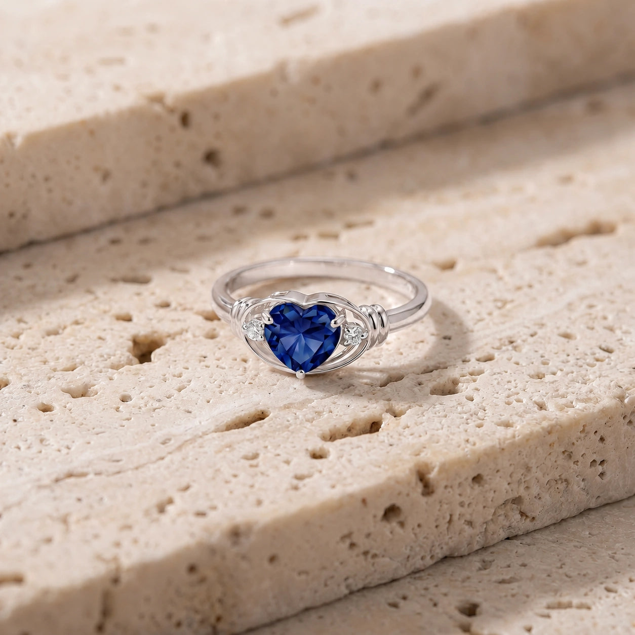 White Gold Belle Ring Sapphire 10K — Pierina