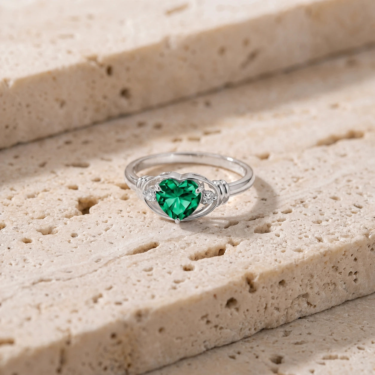 White Gold Belle Ring Emerald 10K — Pierina
