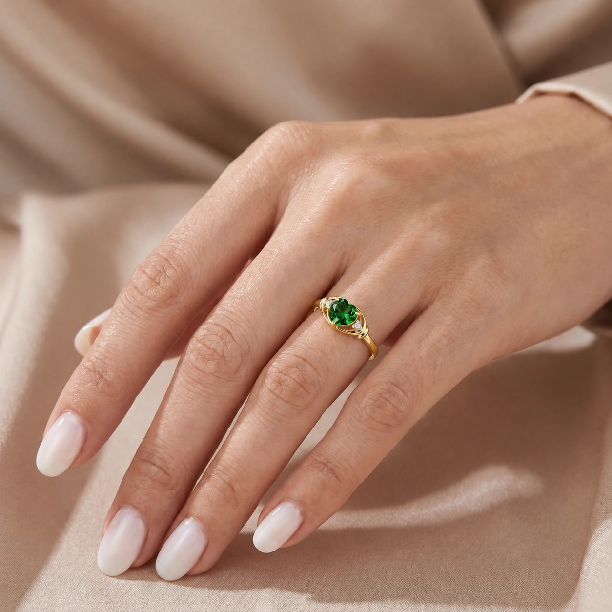 Yellow Gold Belle Ring Emerald 10K — Pierina