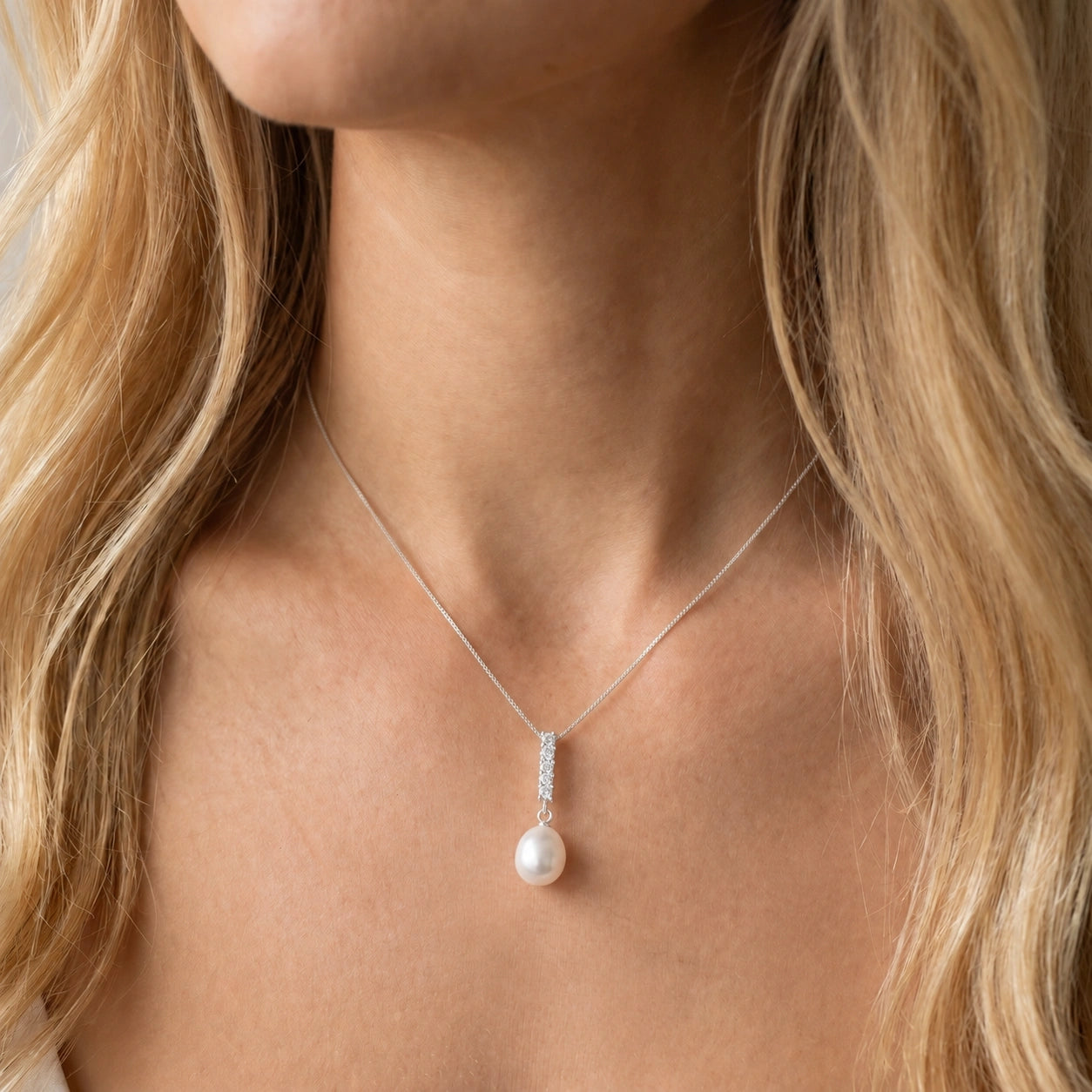 White Gold Pearl & Diamond — Ottaviana