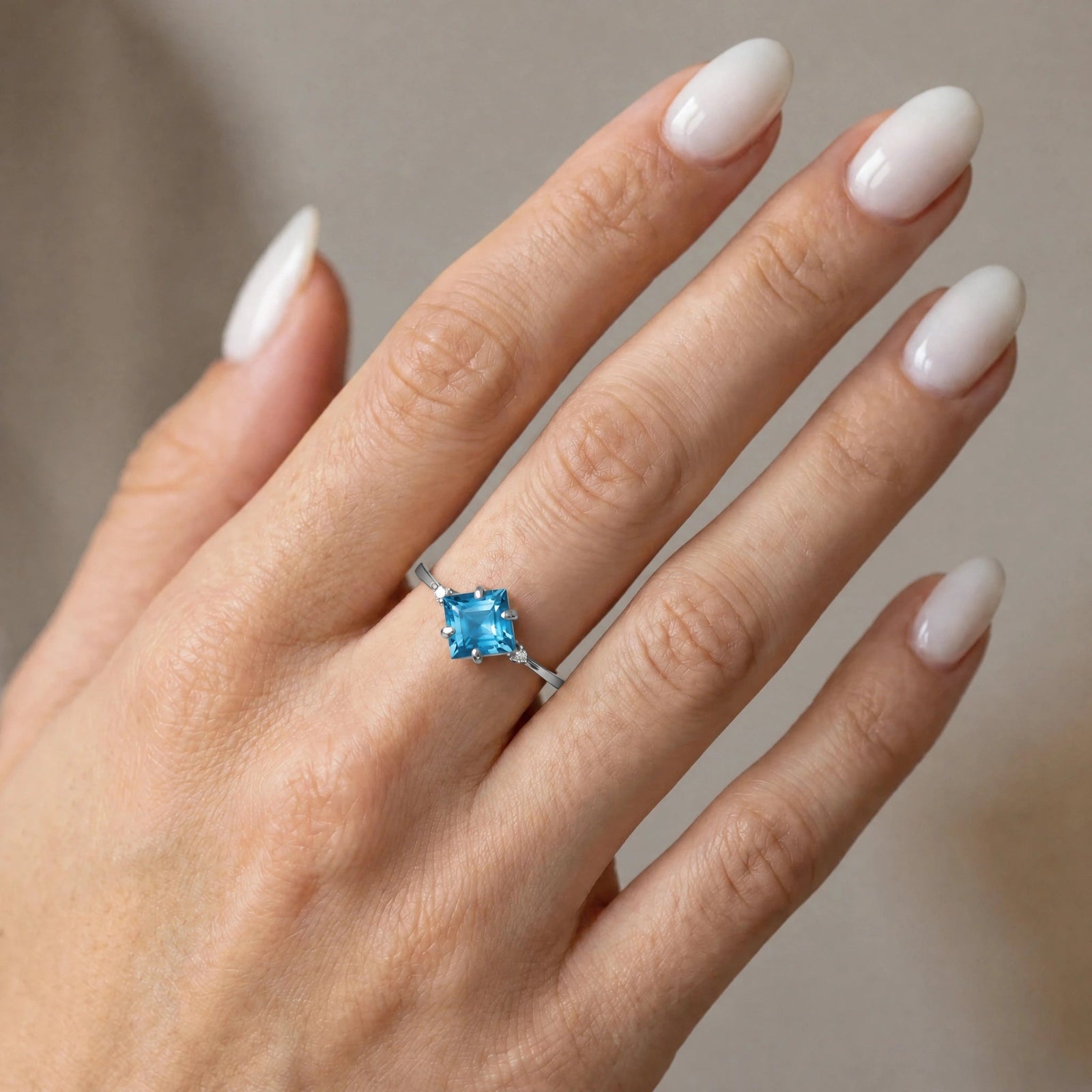 White Gold Belle Ring Blue Topaz 10K — Luciana