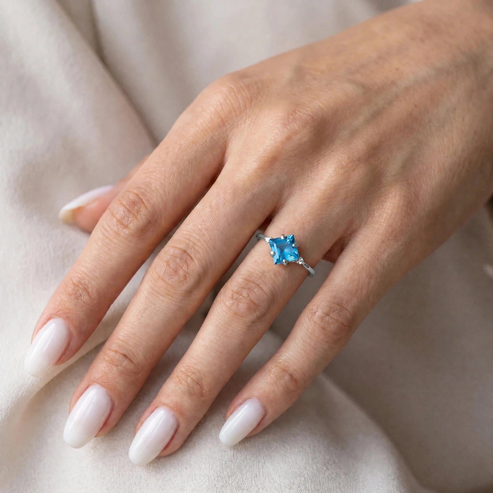 White Gold Belle Ring Blue Topaz 10K — Luciana