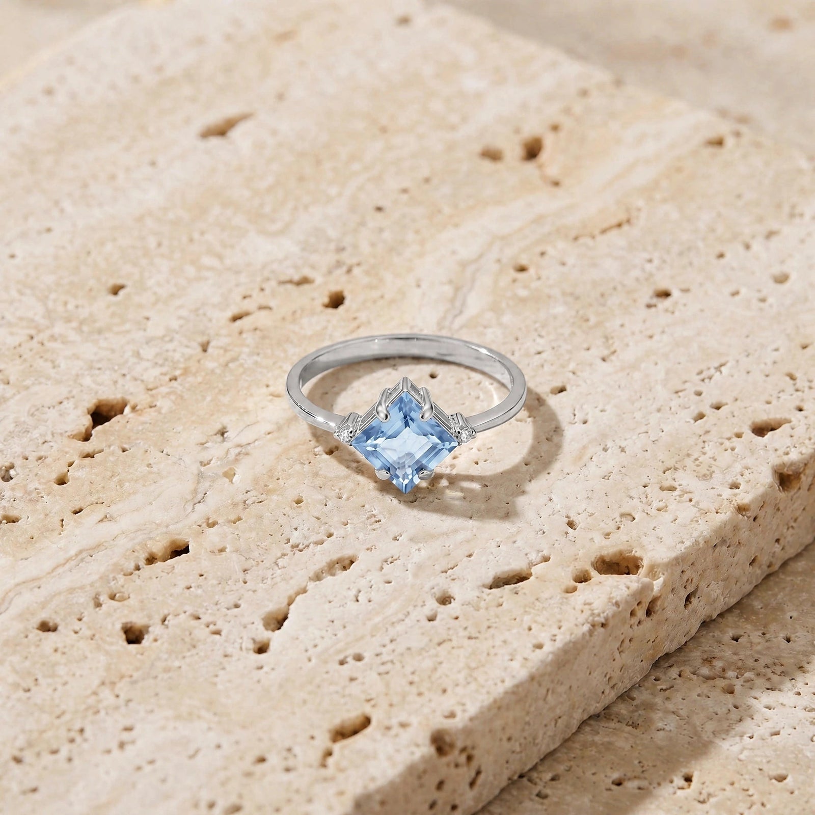 White Gold Belle Ring Aquamarine 10K — Luciana