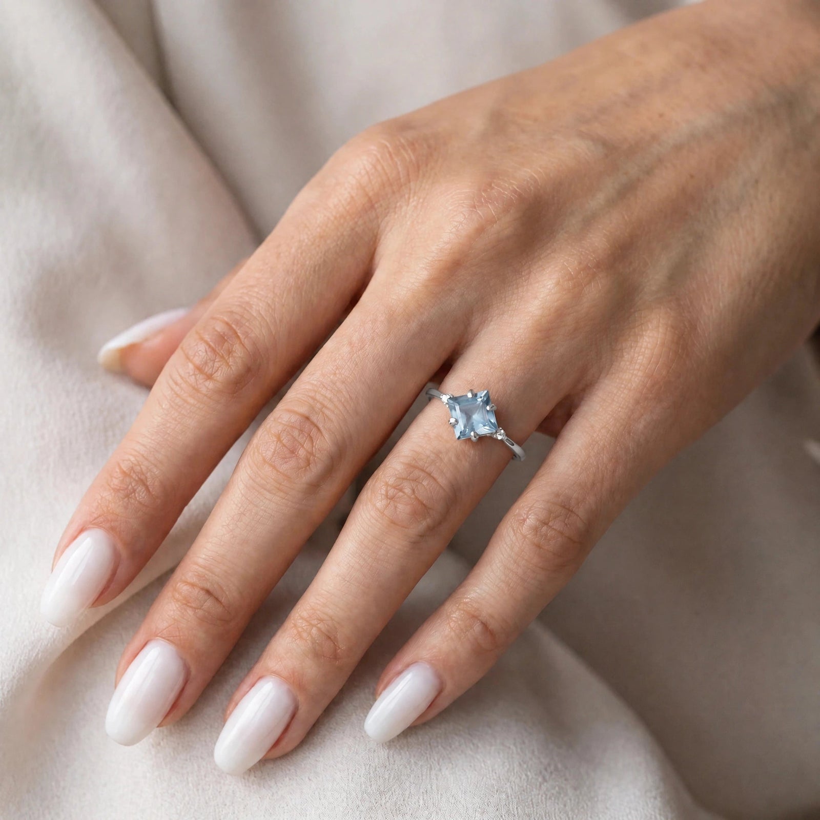 White Gold Belle Ring Aquamarine 10K — Luciana