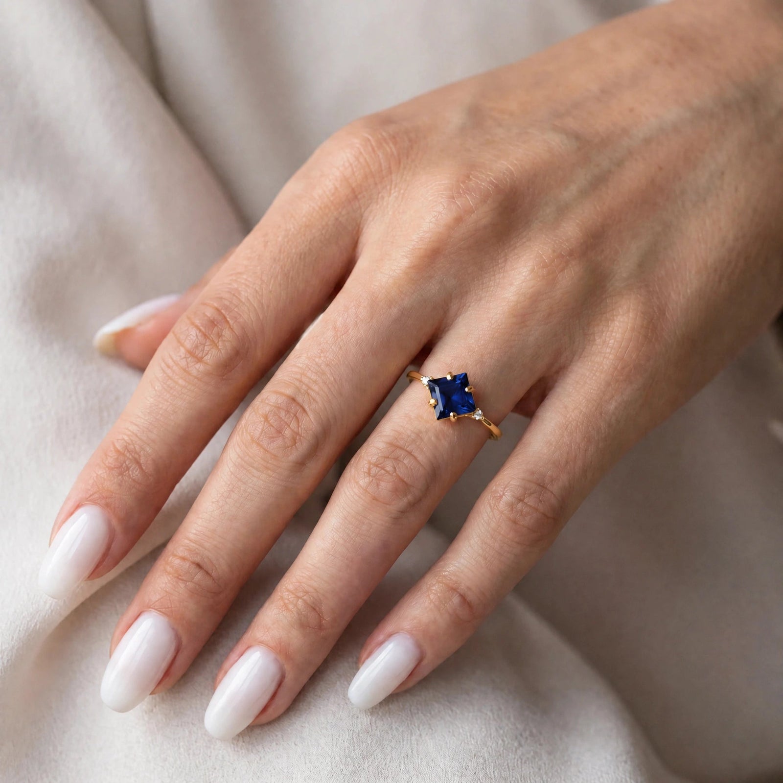 Yellow Gold Belle Ring Sapphire 10K — Luciana